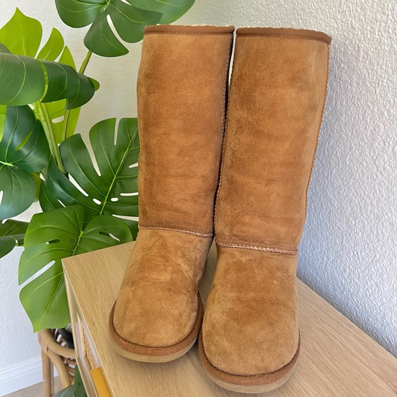 UGG Shoes - Caramel UGG Boot - Classic Calf Height Style Sheepskin Women’s Tan Boot